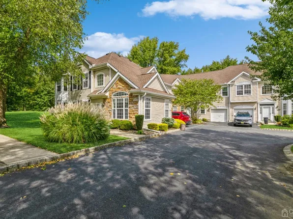 190 Shinnecock Dr, Manalapan, NJ 07726