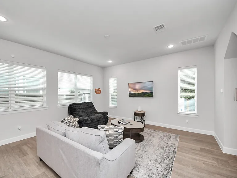 651 Press St — Photo 25