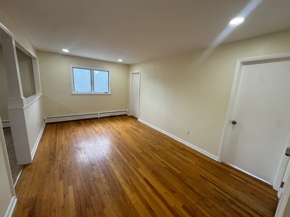 105 Webb Ave #3, Stamford, CT 06902