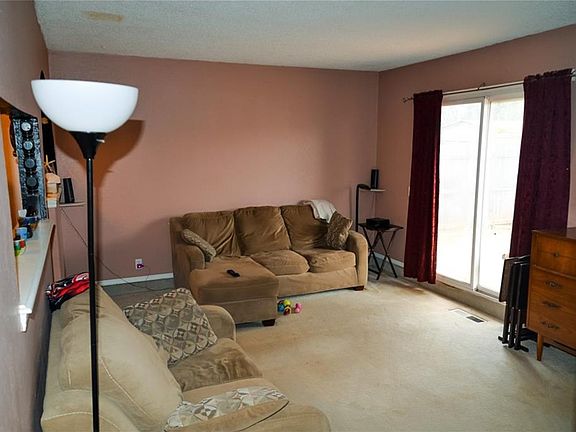 4th image of 731 Arlington Dr