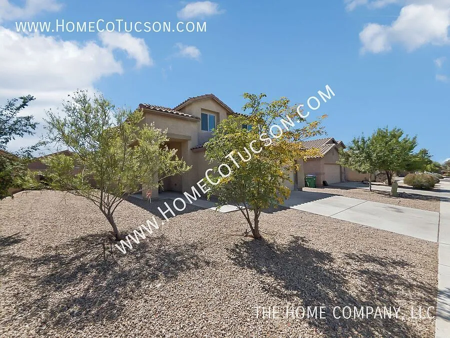 14360 N Fragile Clay Ave- Spacious 4 Bedroom + Loft Home in Desirable San Lucas Community — Photo 3