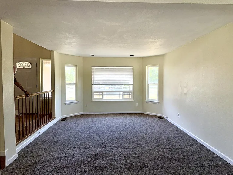 17800 Henry Rd — Photo 5