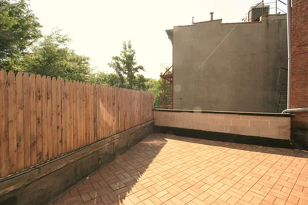 Rented by R New York | media 2