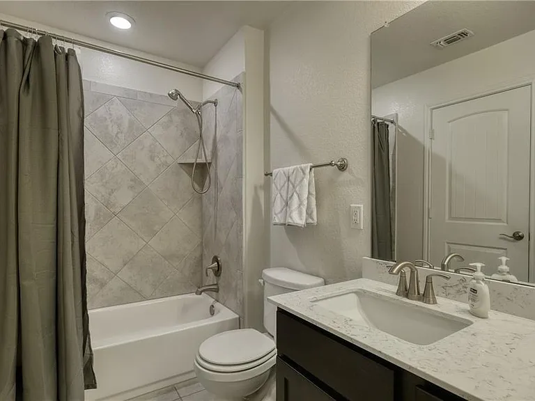 521 Bradford Ln — Photo 52
