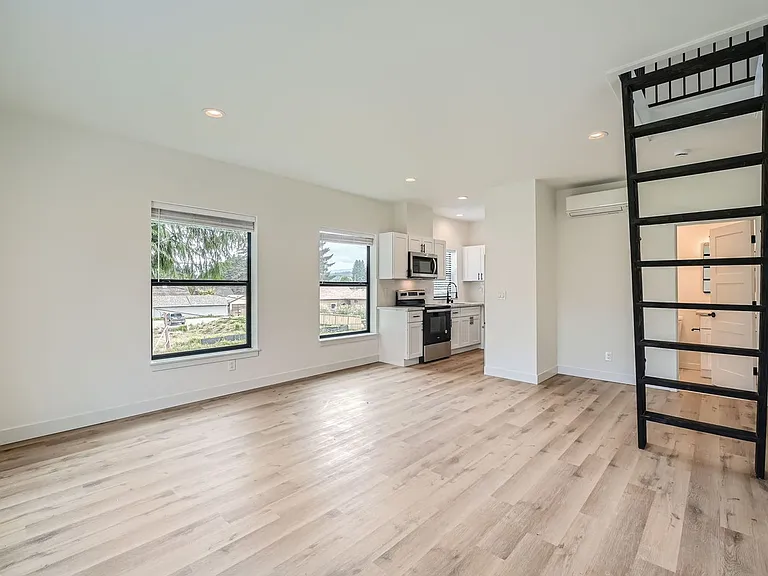 31628 W Commercial Street — Photo 15