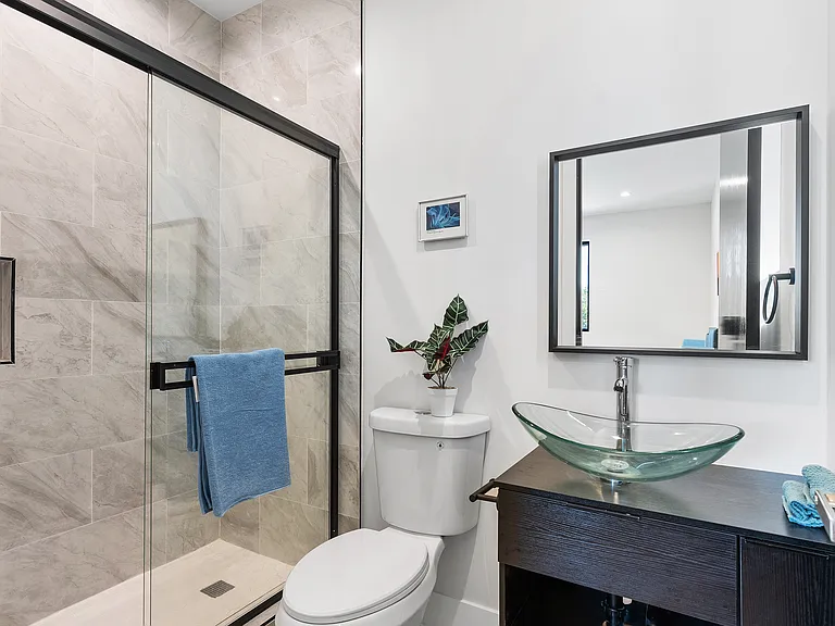 5012 Enfield Ave — Photo 40
