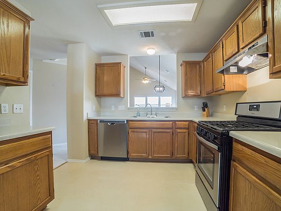 4th image of 1160 Tetbury Ln
