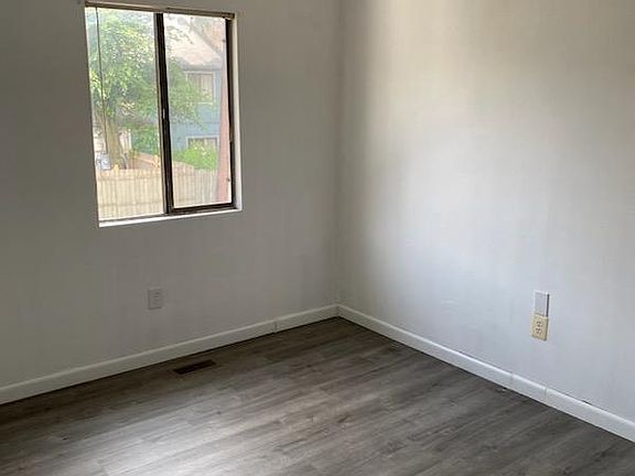 2nd image of 1021 Queens Ct