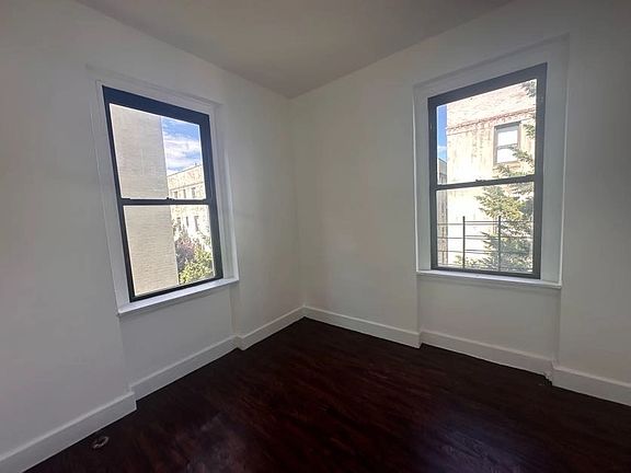 4th image of 2106 35th St #4th