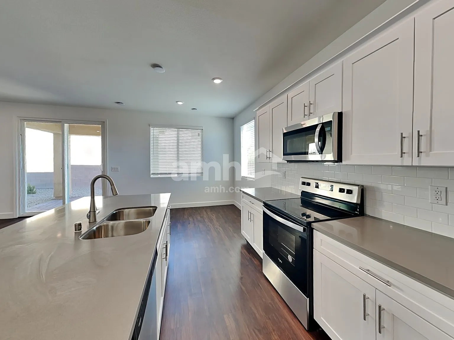 4 bed, 2.5 bath, 2209 sqft, $2,595 — Photo 4