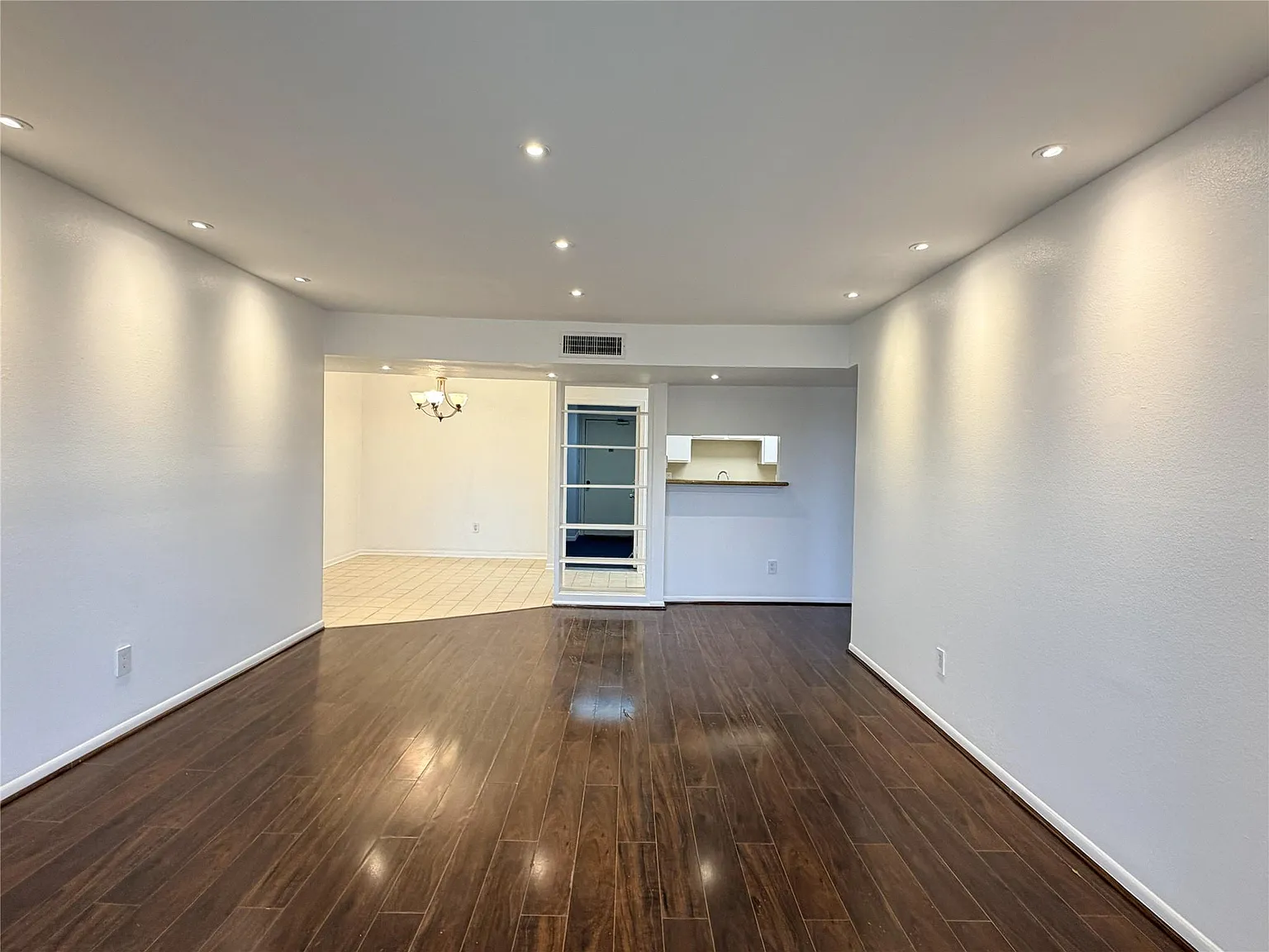 3 bed, 2.0 bath, 1500 sqft, $1,800 — Photo 4