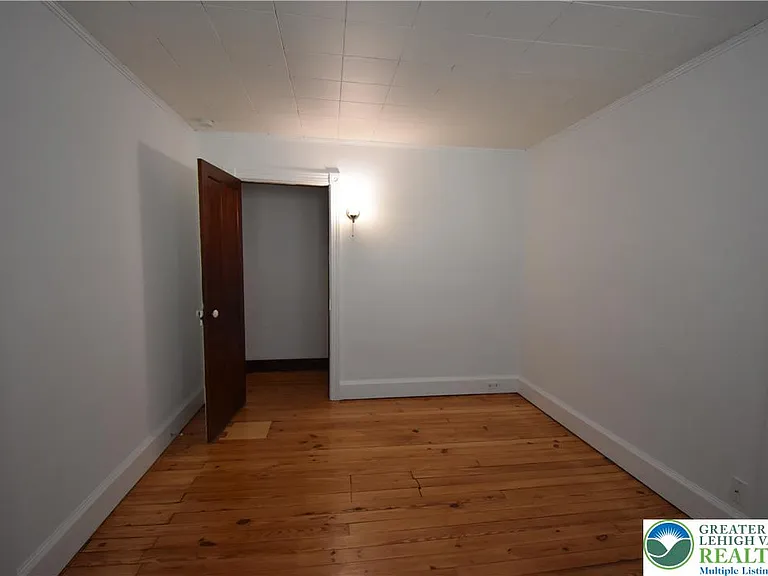 204 N 9th St — Photo 26