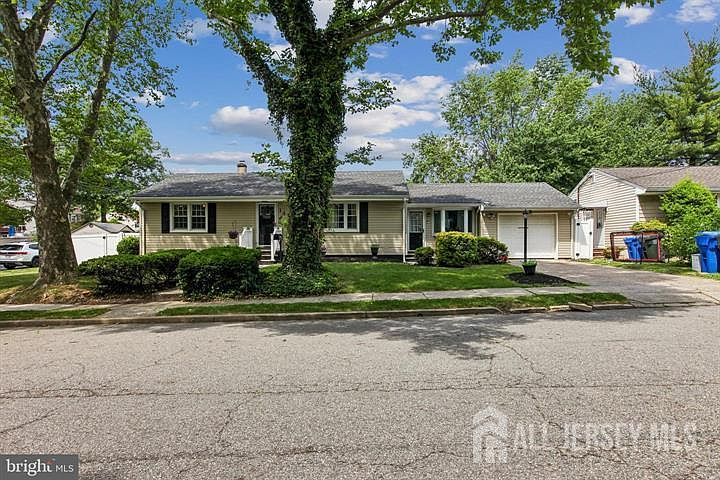 1st image of 127 Poplar St