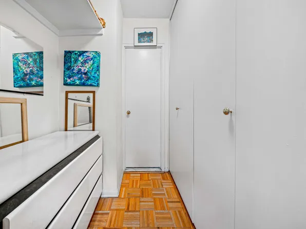 52-30 39th Drive image 9 of 16