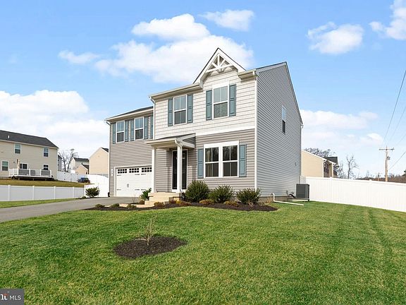 3rd image of 39 Willow Woods Dr