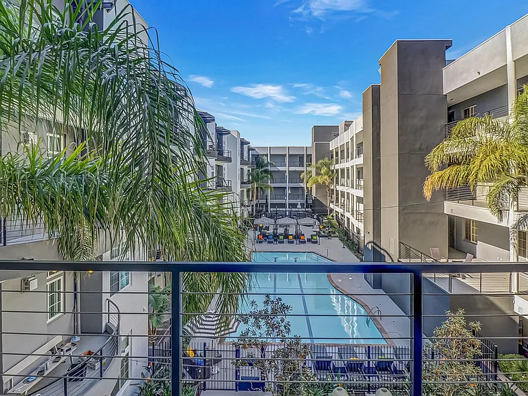 Axis 2300 Apartments — Photo 11