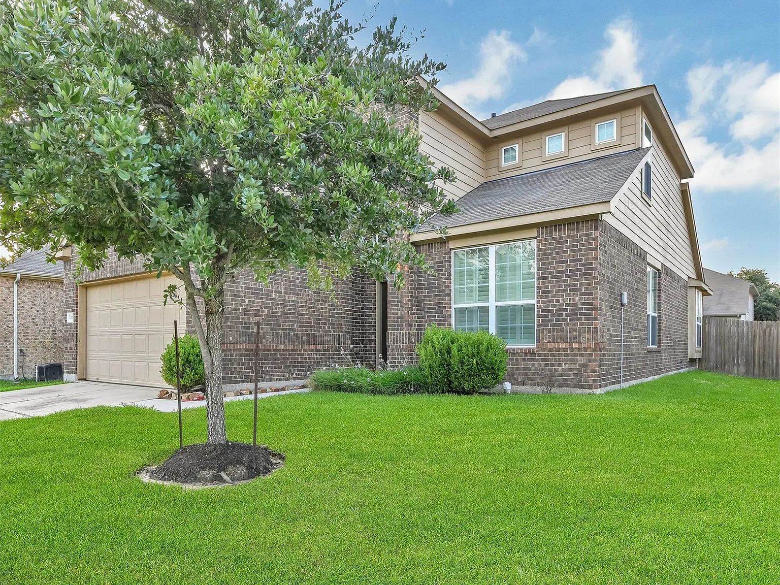 4 bed, 3.5 bath, 2698 sqft, $2,900 — Photo 2