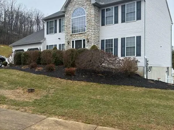 914 Kate Dr, Sinking Spring, PA 19608