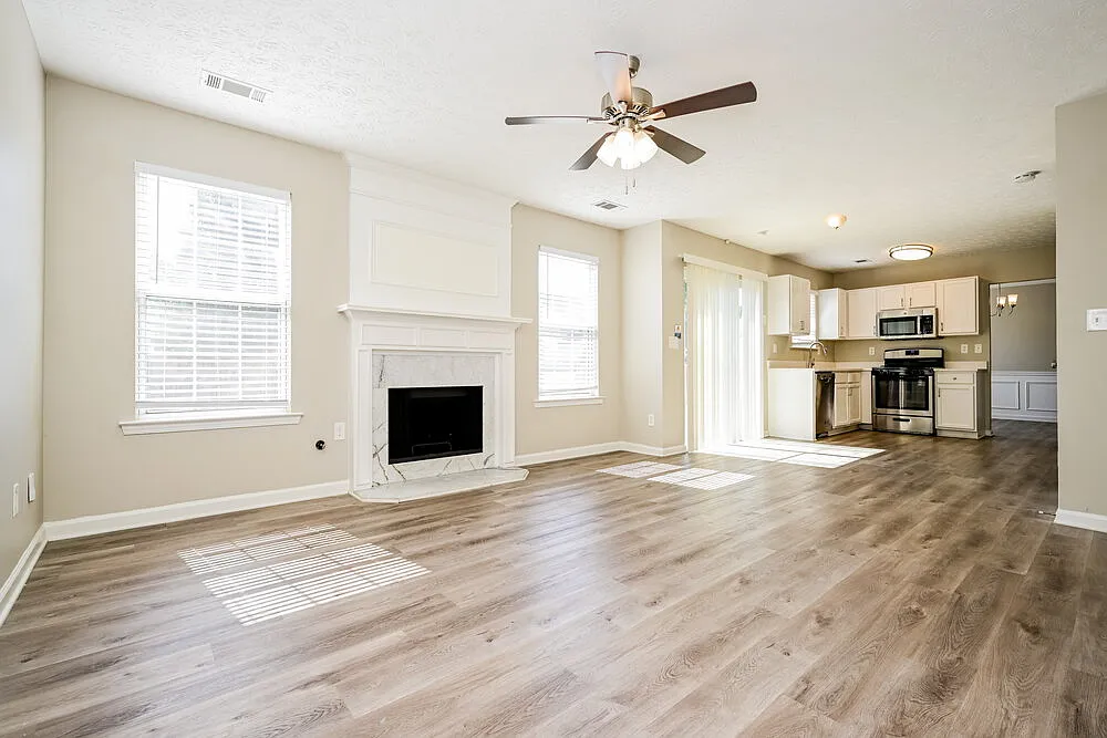 3 bed, 3.0 bath, 2126 sqft, $2,065 — Photo 4