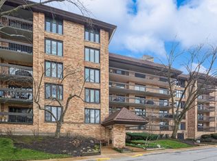 1671 Mission Hills Rd #S-404, Northbrook, IL
