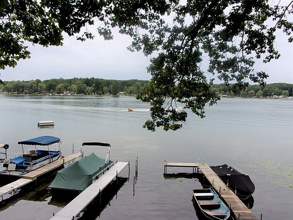2nd image of 3148 Lakeshore Dr