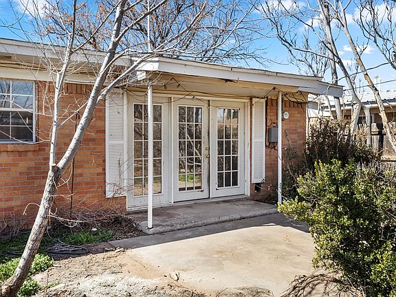4th image of 4904 Clover Ave