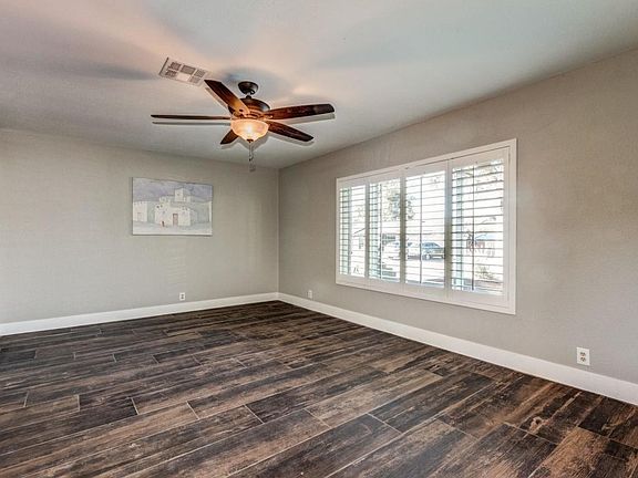 5th image of 1115 E Village Circle Dr S
