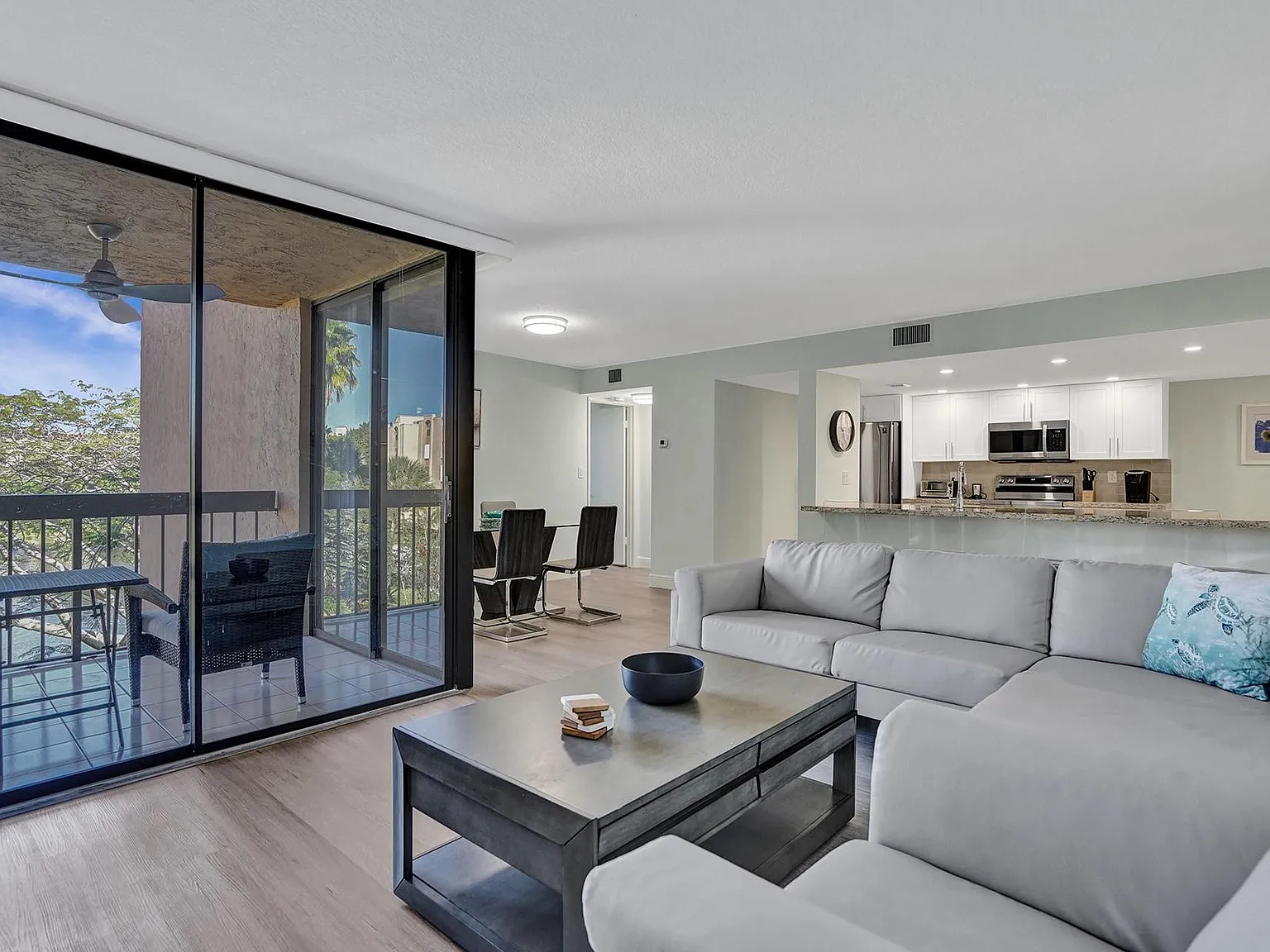 2 bed, 2.0 bath, 1175 sqft, $2,700 — Photo 1