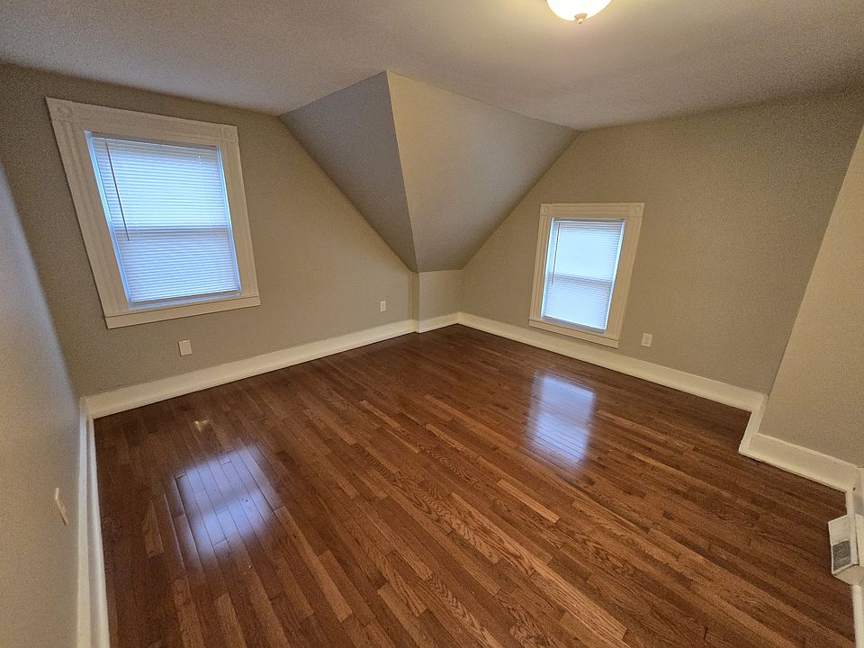 1st image of 52 Henry St #33R
