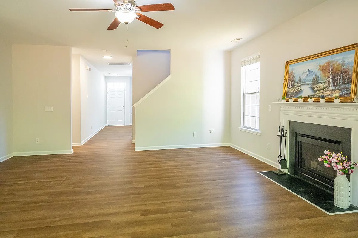 4 bed, 3.5 bath, 2809 sqft, $2,495 — Photo 3