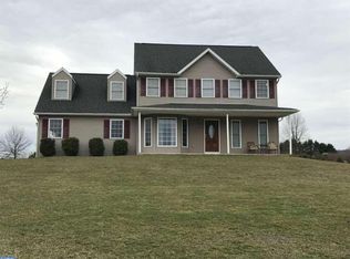 12 Tyler Dr, Pine Grove, PA 17963