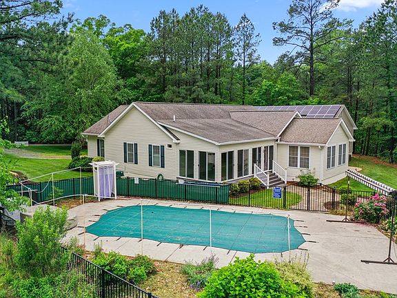 4th image of 586 Kingscote Dr