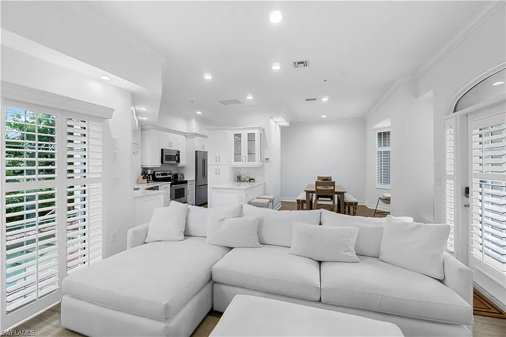 4 bed, 4.0 bath, 2800 sqft, $20,000 — Photo 4