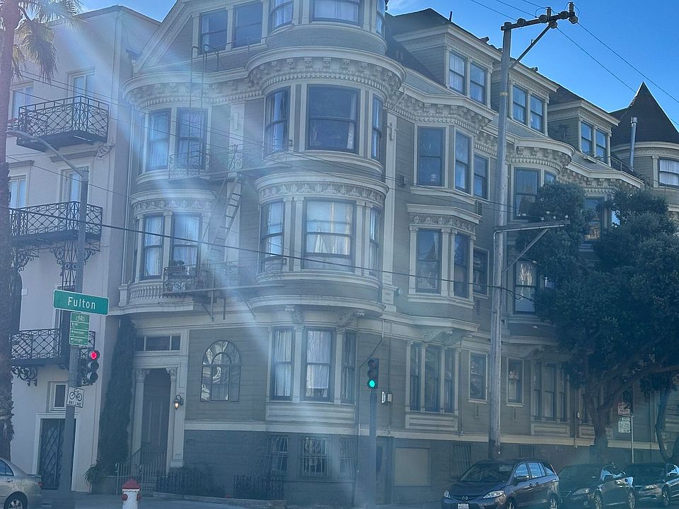 1st image of 561 Baker St APT 3