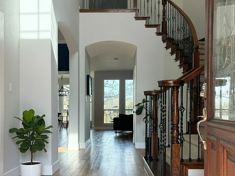 1308 Hillridge Dr — Photo 1