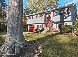 9 Allen Dr, Allentown, NJ 08501