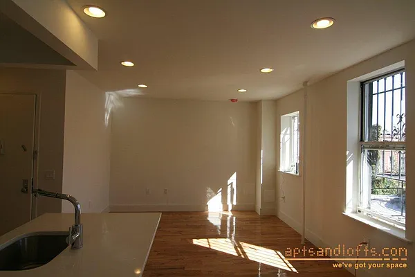 Rented by aptsandlofts.com | media 41