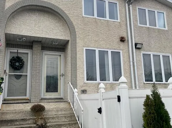 18 Sea Crest Ln, Staten Island, NY 10307