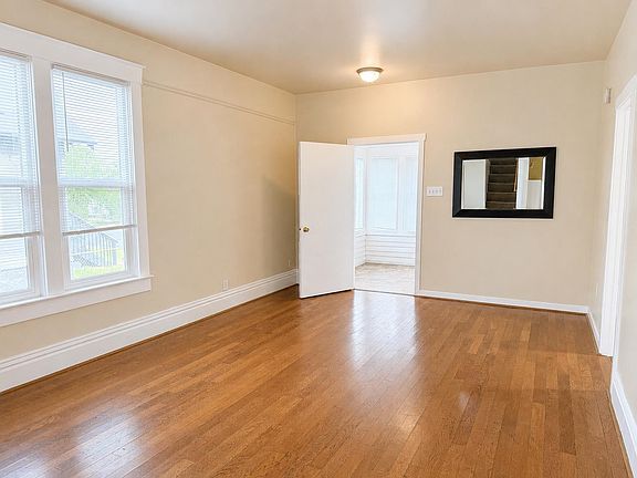 3rd image of 1011 E Augusta Ave