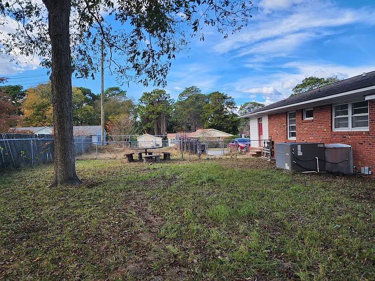 230 Vineland Dr — Photo 25