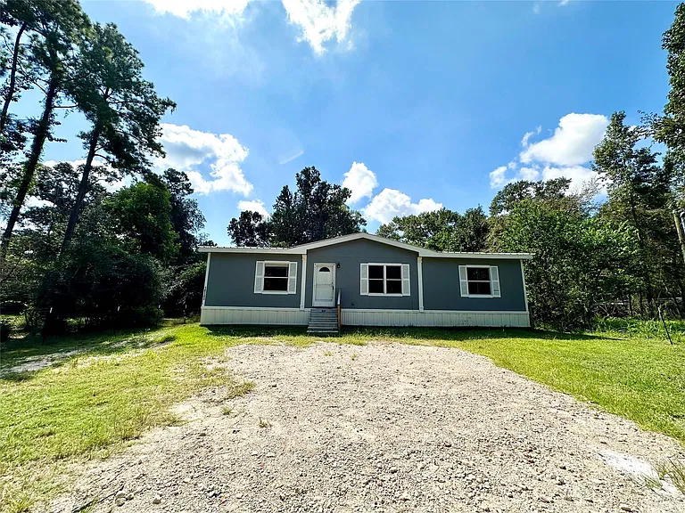 18143 Breezy Dr — Photo 5