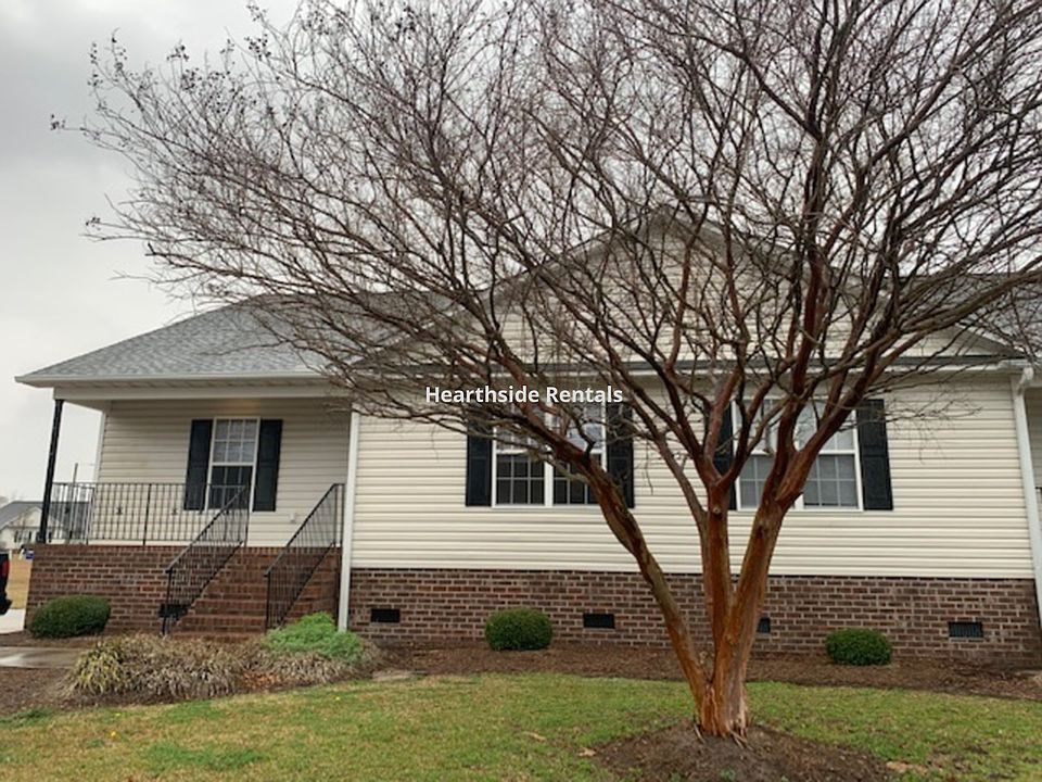 1st image of 5155A Deveron St