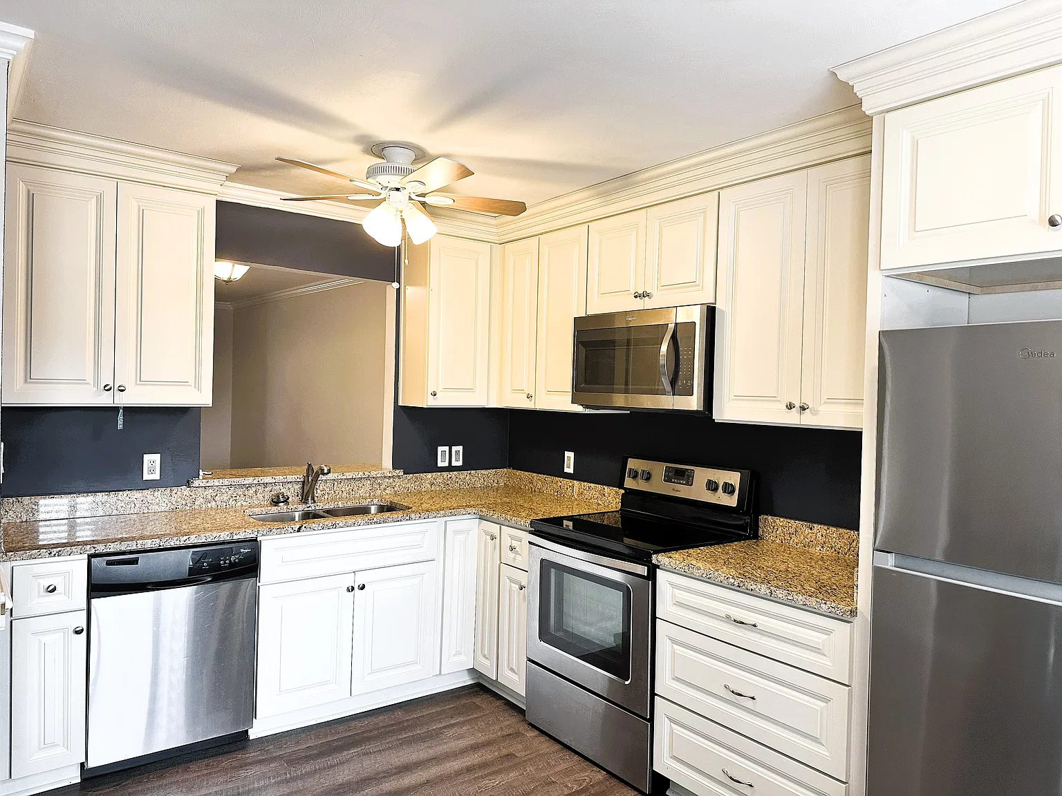2 bed, 2.5 bath, 1130 sqft, $1,750 — Photo 4