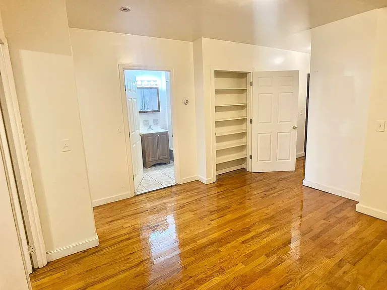 111 16th St #1R — Photo 6
