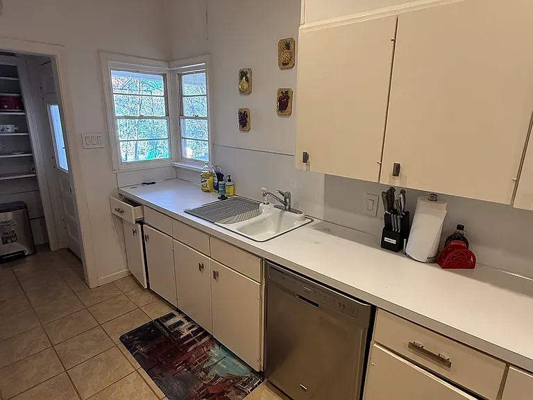 856 Highland Ave — Photo 16