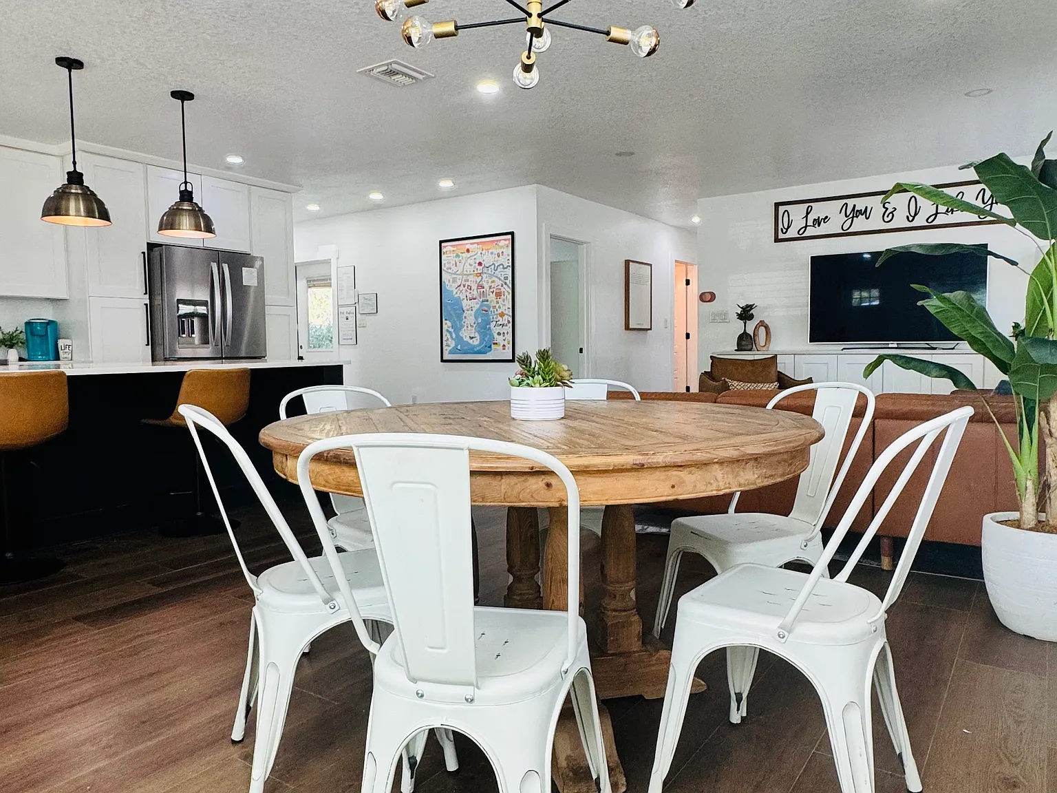 5 bed, 2047 sqft, $6,000 — Photo 3