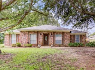 2 Marion Bragg Dr, Vicksburg, MS 39183