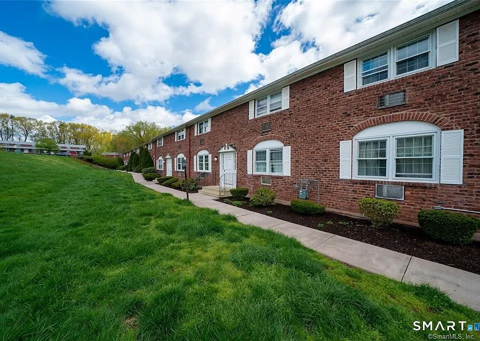 201 Regan Rd #4B