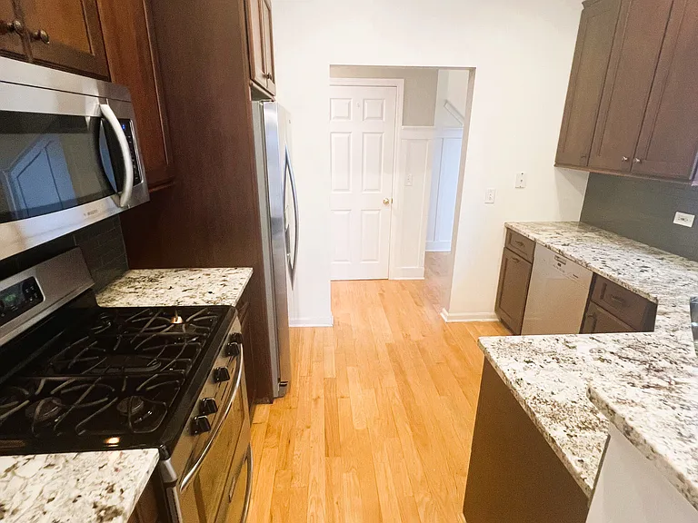 1029 Enfield Dr — Photo 18