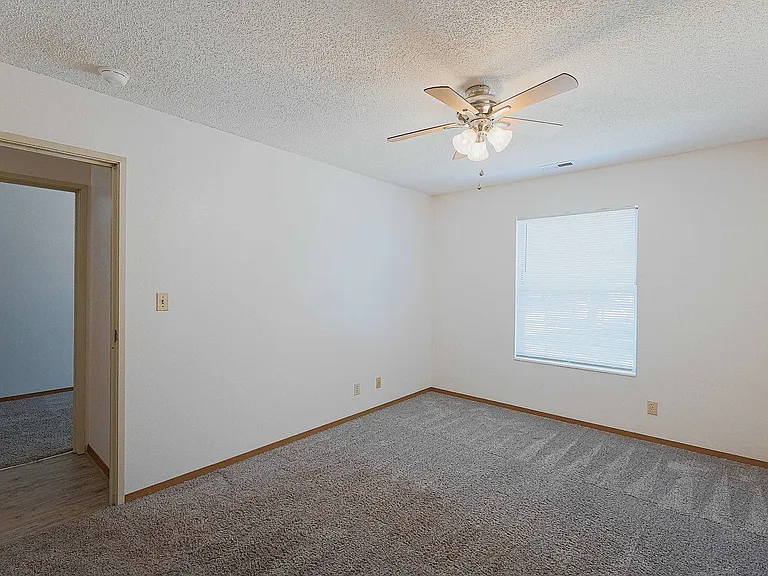 Cambridge Apartments — Photo 49